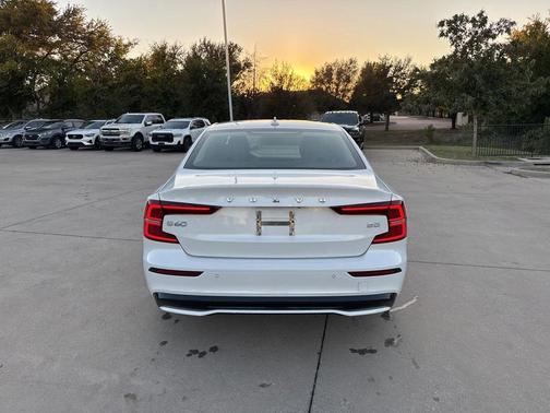 2023 Volvo S60 B5 Plus Dark Theme