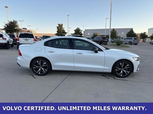 2023 Volvo S60 B5 Plus Dark Theme
