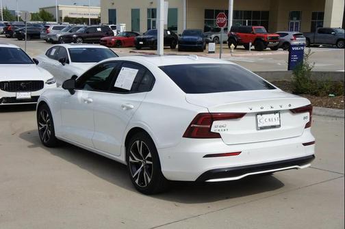 2023 Volvo S60 B5 Plus Dark Theme