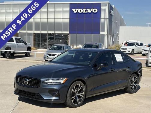 2023 Volvo S60 B5 Plus Dark Theme