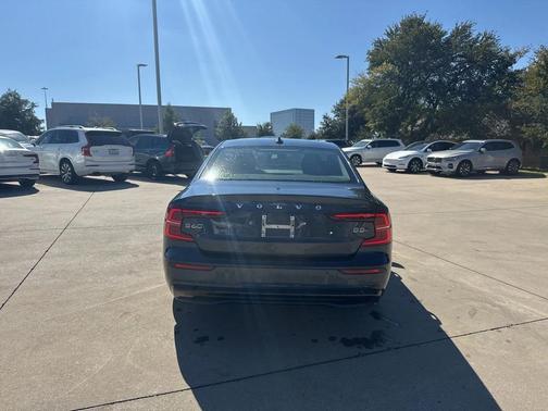 2023 Volvo S60 B5 Plus Dark Theme