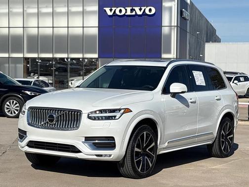 2024 Volvo XC90 B6 Plus Bright Theme