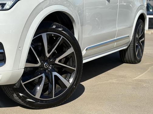 2024 Volvo XC90 B6 Plus Bright Theme