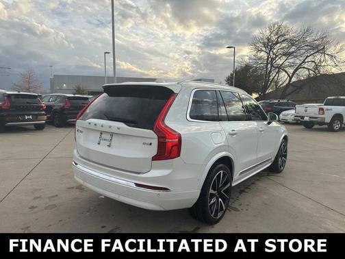 2024 Volvo XC90 B6 Plus Bright Theme