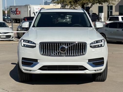 2024 Volvo XC90 B6 Plus Bright Theme