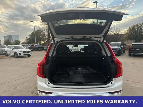 2024 Volvo XC90 B6 Plus Bright Theme