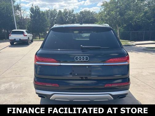 Mythos Black Metallic 2025 Audi Q7 55 Premium Plus