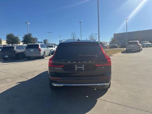 2023 Volvo XC60 B5 Plus Bright Theme