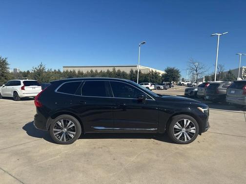 2023 Volvo XC60 B5 Plus Bright Theme