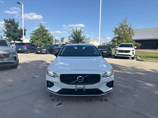 Crystal White 2024 Volvo S60 B5 Dark Theme