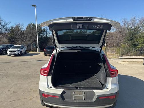 2022 Volvo XC40 T5 Momentum