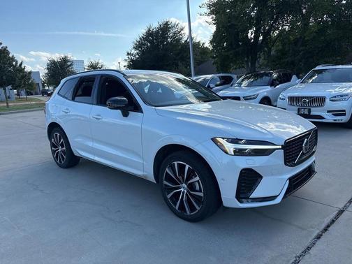 2025 Volvo XC60 B5 Plus