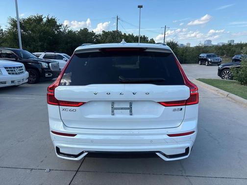 2025 Volvo XC60 B5 Plus