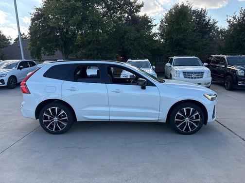 2025 Volvo XC60 B5 Plus