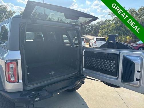 Iconic Silver Metallic 2022 Ford Bronco Outer Banks
