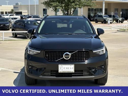 2025 Volvo XC40 B5 Plus Dark Theme