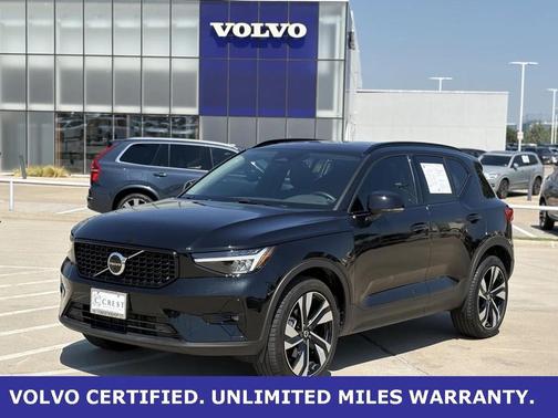 2025 Volvo XC40 B5 Plus Dark Theme