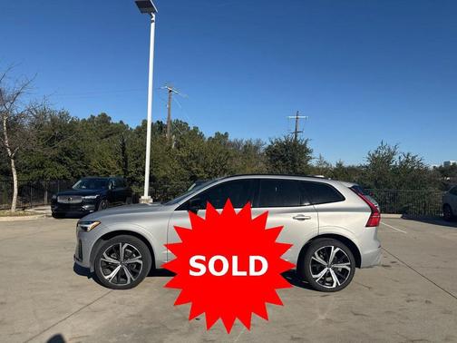 2024 Volvo XC60 B5 Ultimate Dark Theme