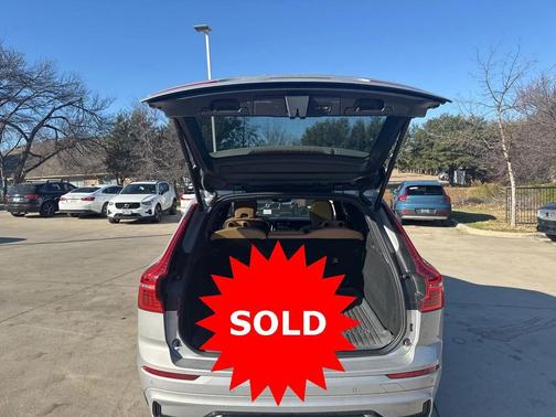 2024 Volvo XC60 B5 Ultimate Dark Theme