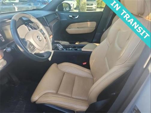 2024 Volvo XC60 B5 Ultimate Dark Theme