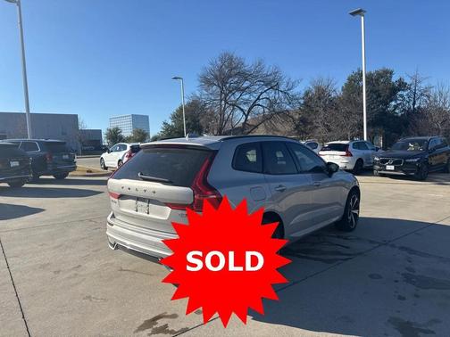 2024 Volvo XC60 B5 Ultimate Dark Theme