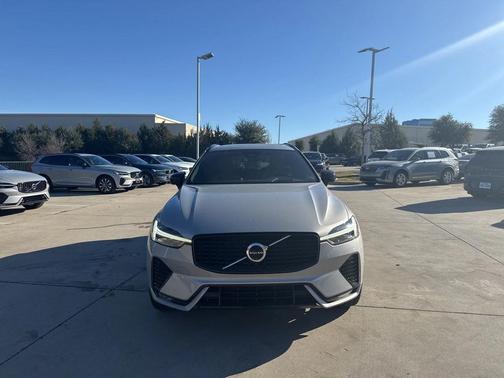 2024 Volvo XC60 B5 Ultimate Dark Theme