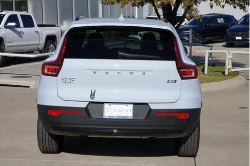 2025 Volvo XC40 B5 Plus Dark Theme