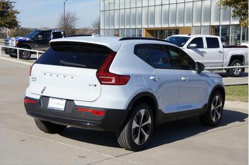 2025 Volvo XC40 B5 Plus Dark Theme