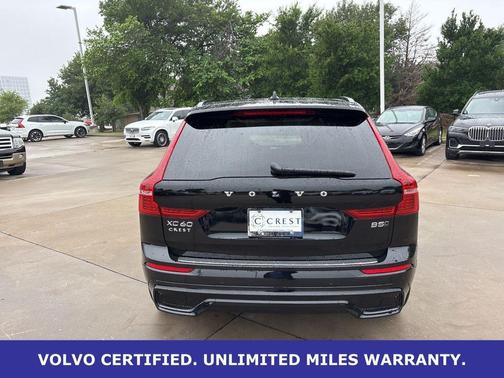 Onyx Black Metallic 2025 Volvo XC60 B5 Ultra