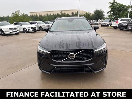 Onyx Black Metallic 2025 Volvo XC60 B5 Ultra