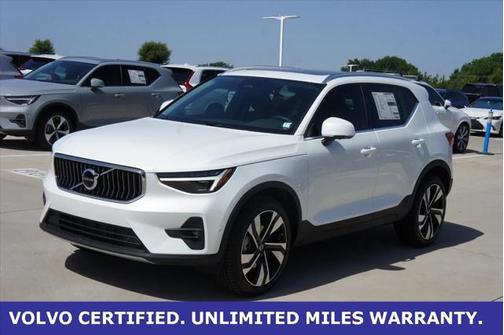 2025 Volvo XC40 B5 Plus Bright Theme