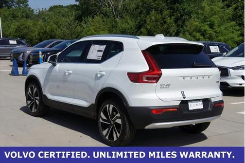 2025 Volvo XC40 B5 Plus Bright Theme