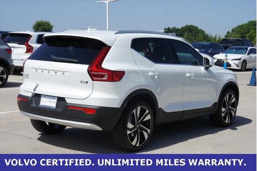 2025 Volvo XC40 B5 Plus Bright Theme