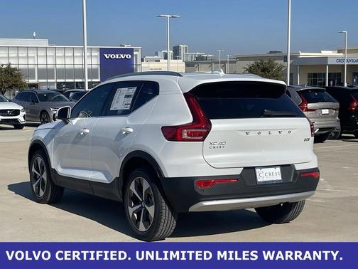 2025 Volvo XC40 B5 Core Bright Theme