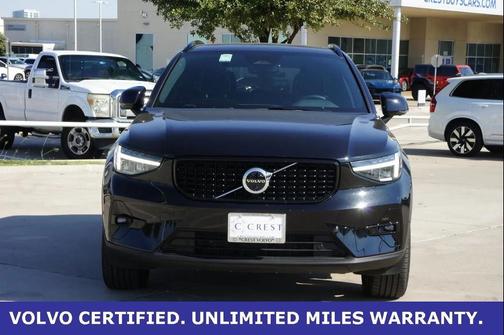 2025 Volvo XC40 B5 Plus Dark Theme