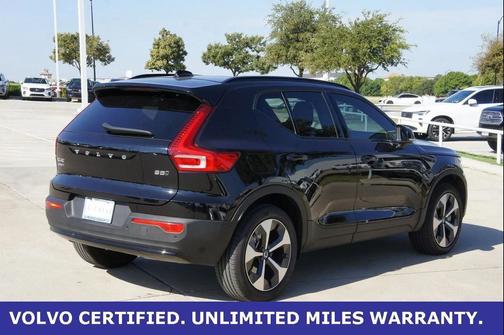 2025 Volvo XC40 B5 Plus Dark Theme