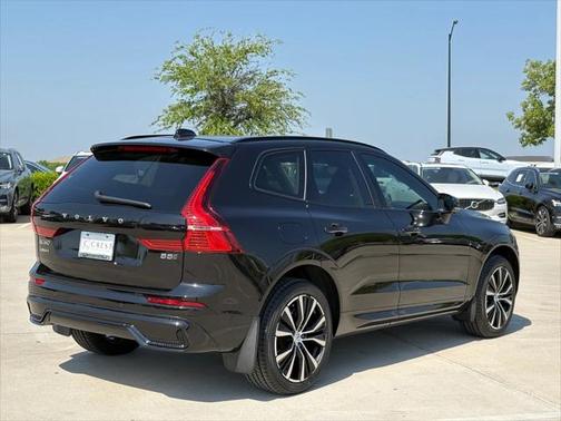 2023 Volvo XC60 B5 Plus Dark Theme