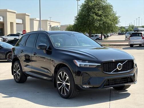 2023 Volvo XC60 B5 Plus Dark Theme