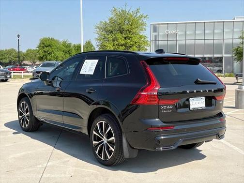 2023 Volvo XC60 B5 Plus Dark Theme
