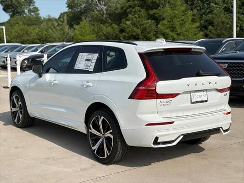 2025 Volvo XC60 B5 Ultra