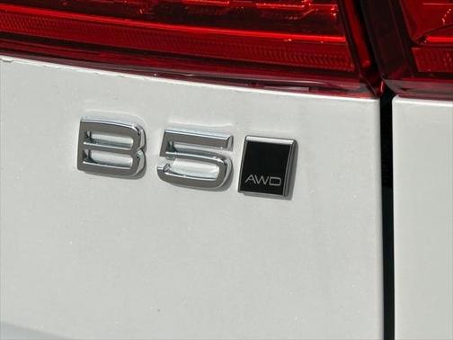 2025 Volvo XC60 B5 Ultra