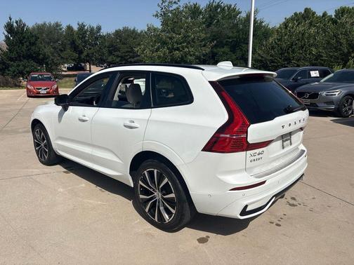 Crystal White 2024 Volvo XC60 B5 Plus Dark Theme