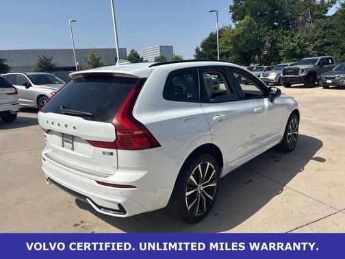 Crystal White Metallic 2024 Volvo XC60 B5 Plus Dark Theme