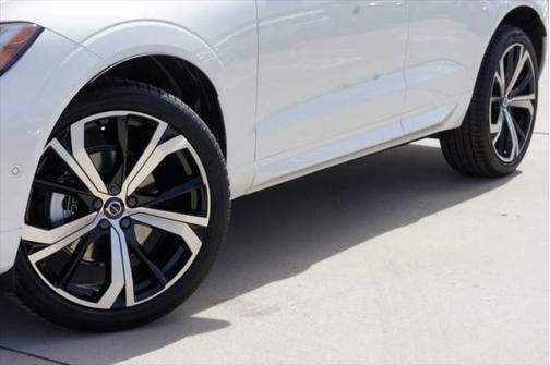 2025 Volvo XC60 B5 Ultra