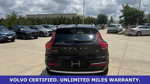 Onyx Black Metallic 2025 Volvo XC40 B5 AWD