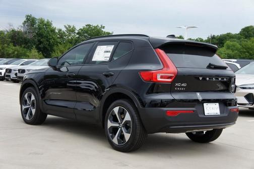2025 Volvo XC40 B5 Plus Dark Theme