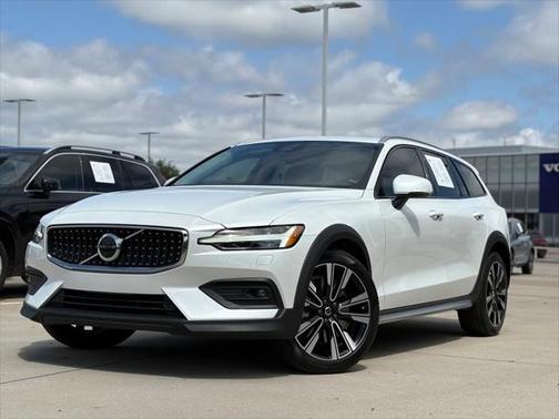 2023 Volvo V60 Cross Country Ultimate