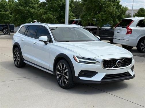 2023 Volvo V60 Cross Country Ultimate