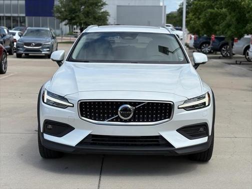 2023 Volvo V60 Cross Country Ultimate