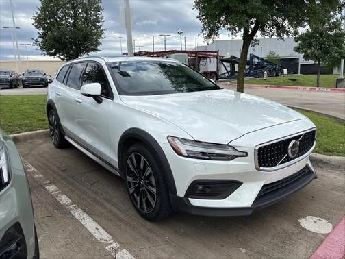 2023 Volvo V60 Cross Country Ultimate
